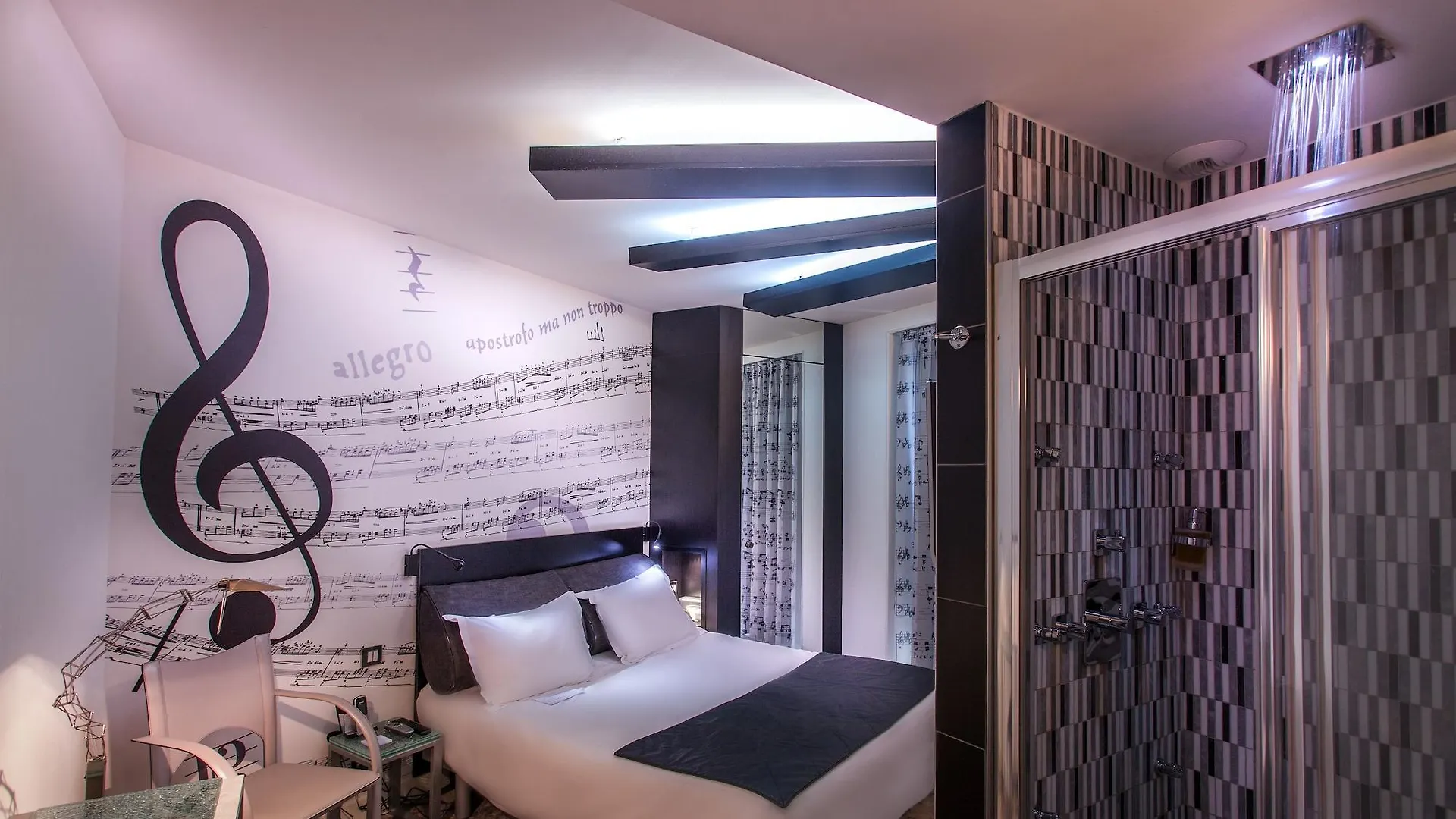 Hotel Apostrophe Paris
