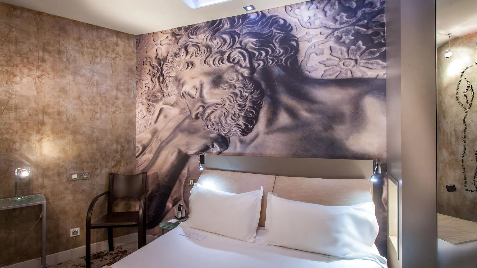 Hotel Apostrophe Paris