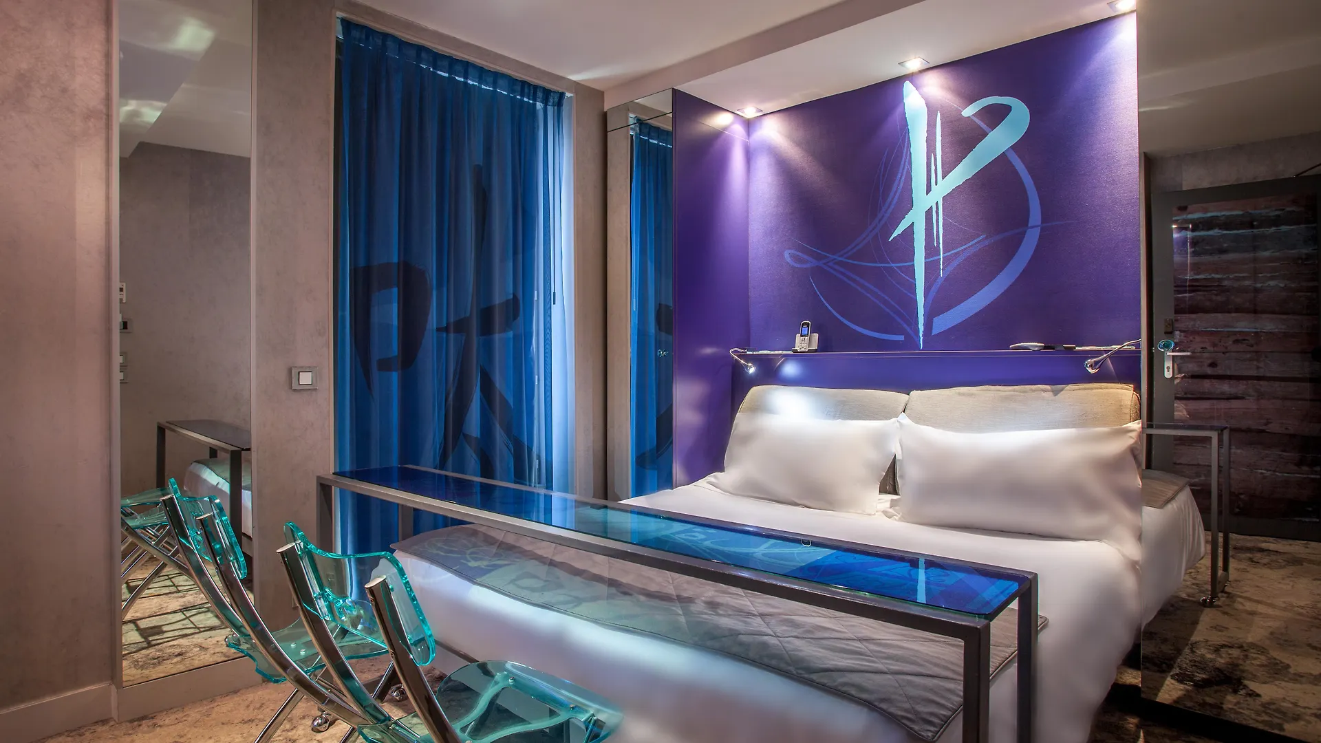 Apostrophe Hotel
