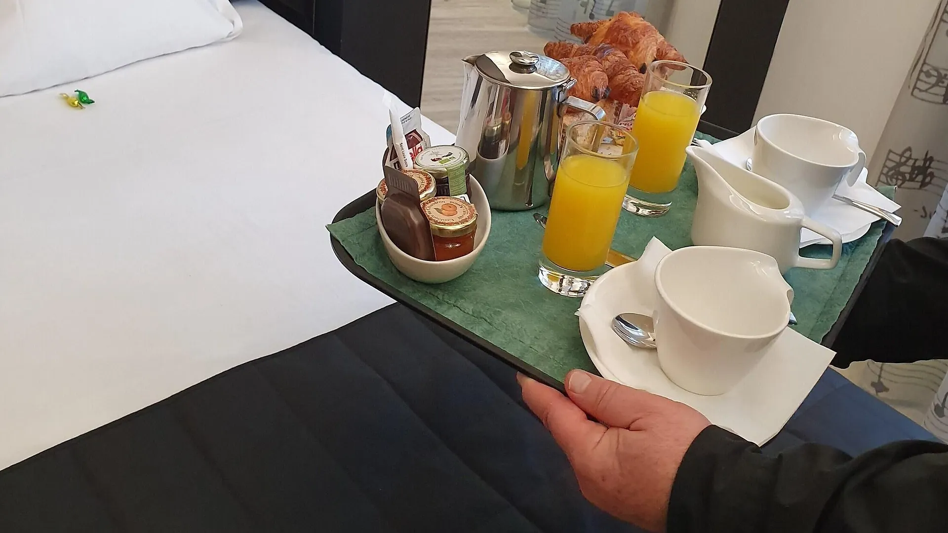 Hotel Apostrophe Paris