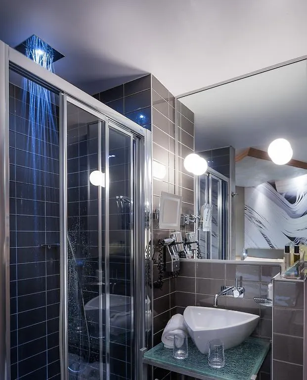 Hotel Apostrophe Paris